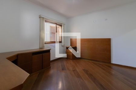 Casa à venda com 317m², 4 quartos e 4 vagasSuíte 2