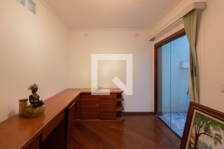 Casa à venda com 317m², 4 quartos e 4 vagasEscritório