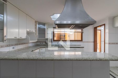 Casa à venda com 317m², 4 quartos e 4 vagasCozinha