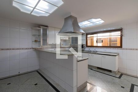 Casa à venda com 317m², 4 quartos e 4 vagasCozinha