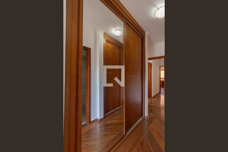 Casa à venda com 317m², 4 quartos e 4 vagasCloset da Suíte 1