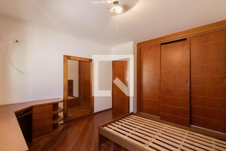 Casa à venda com 317m², 4 quartos e 4 vagasSuíte 3