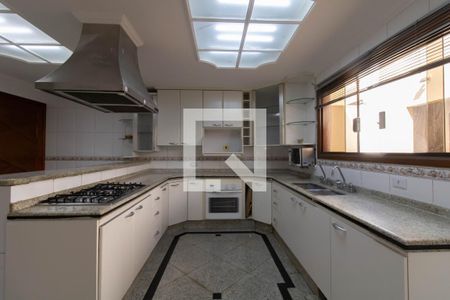 Casa à venda com 317m², 4 quartos e 4 vagasCozinha