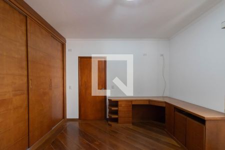 Casa à venda com 317m², 4 quartos e 4 vagasSuíte 2