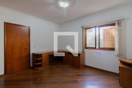 Casa à venda com 317m², 4 quartos e 4 vagasSuíte 2