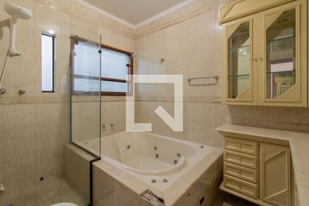 Casa à venda com 317m², 4 quartos e 4 vagasBanheiro da Suíte 1