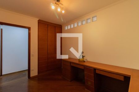 Casa à venda com 317m², 4 quartos e 4 vagasEscritório