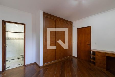 Casa à venda com 317m², 4 quartos e 4 vagasSuíte 2