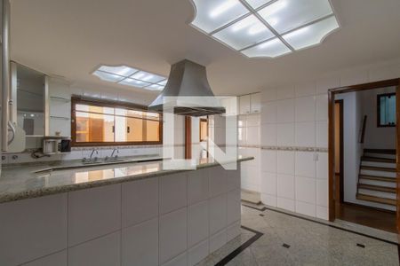 Casa à venda com 317m², 4 quartos e 4 vagasCozinha