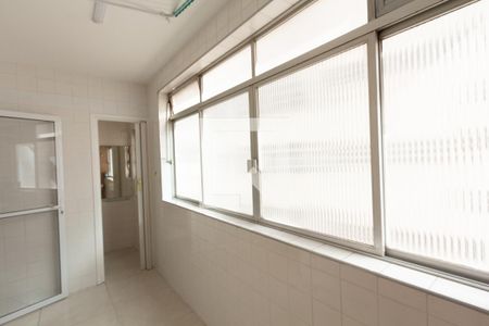 Apartamento para alugar com 180m², 3 quartos e 2 vagas Apartamento para alugar com 180m², 3 quartos e 2 vagasÁrea de Serviço