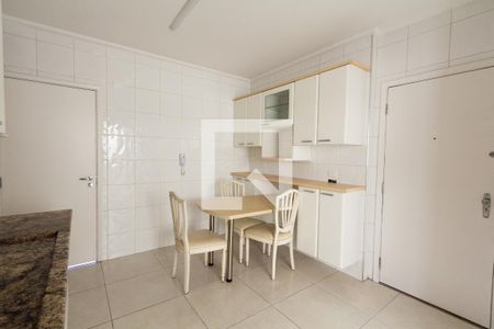 Apartamento para alugar com 180m², 3 quartos e 2 vagas Apartamento para alugar com 180m², 3 quartos e 2 vagasCozinha