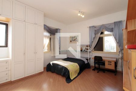 Casa à venda com 720m², 5 quartos e 5 vagasSuíte 3