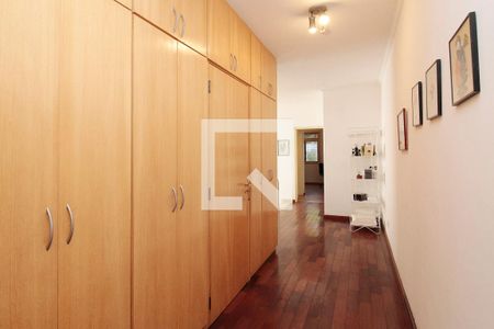 Casa à venda com 720m², 5 quartos e 5 vagasCorredor