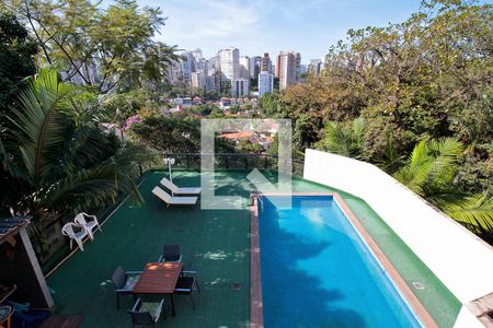 Casa à venda com 720m², 5 quartos e 5 vagasVista