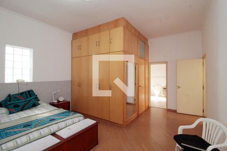 Casa à venda com 720m², 5 quartos e 5 vagasSuíte 2