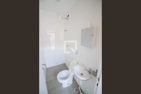 Casa de condomínio à venda com 420m², 4 quartos e 5 vagasBanheiro Serviço 1