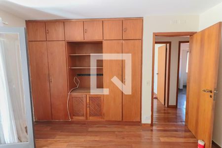 Casa de condomínio à venda com 420m², 4 quartos e 5 vagasQuarto 3