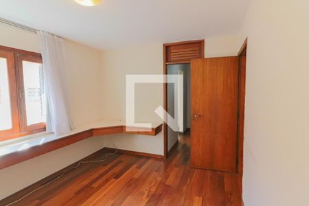 Casa de condomínio à venda com 420m², 4 quartos e 5 vagasSuite 02