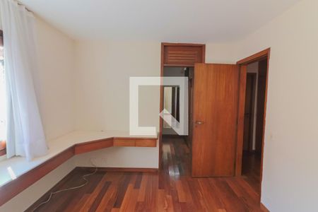 Casa de condomínio à venda com 420m², 4 quartos e 5 vagasSuite 02