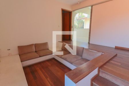 Casa de condomínio à venda com 420m², 4 quartos e 5 vagasSala Entre Quartos