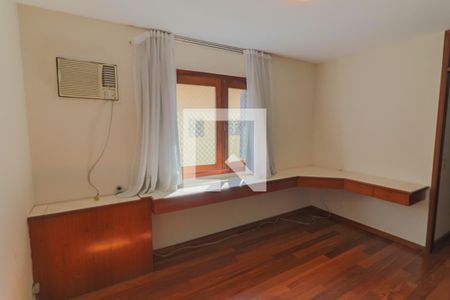 Casa de condomínio à venda com 420m², 4 quartos e 5 vagasSuite 02