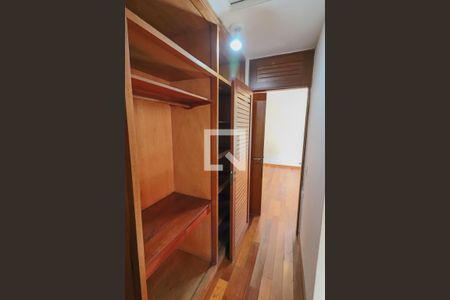 Casa de condomínio à venda com 420m², 4 quartos e 5 vagasSuite 02