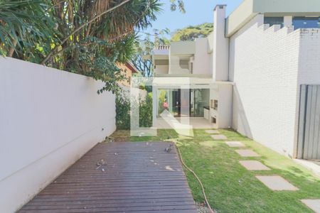 Casa de condomínio à venda com 420m², 4 quartos e 5 vagasQuintal