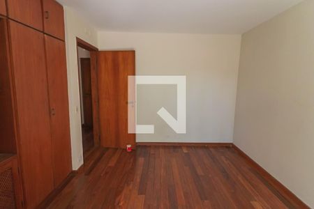 Casa de condomínio à venda com 420m², 4 quartos e 5 vagasQuarto 3