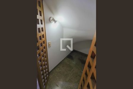 Casa de condomínio à venda com 420m², 4 quartos e 5 vagasArmario - Escadas