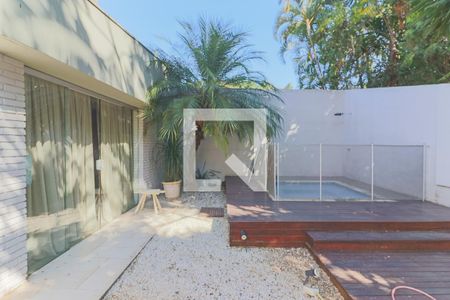 Casa de condomínio à venda com 420m², 4 quartos e 5 vagasQuintal