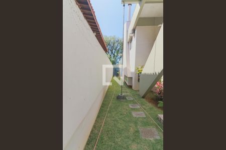 Casa de condomínio à venda com 420m², 4 quartos e 5 vagasCorredor Quintal