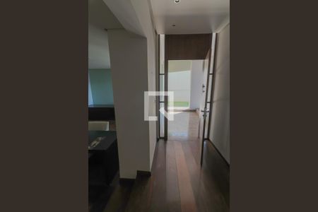 Corredor Entrada de casa de condomínio à venda com 4 quartos, 420m² em Butantã, São Paulo