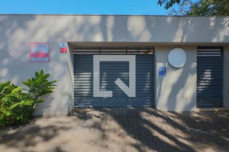 Casa de condomínio à venda com 420m², 4 quartos e 5 vagasFachada