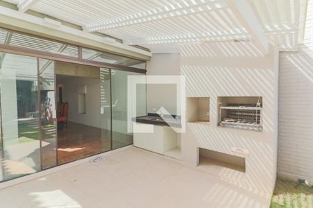 Casa de condomínio à venda com 420m², 4 quartos e 5 vagasÁrea comum - Churrasqueira