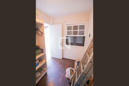 Casa de condomínio à venda com 420m², 4 quartos e 5 vagasQuarto Serviço 2