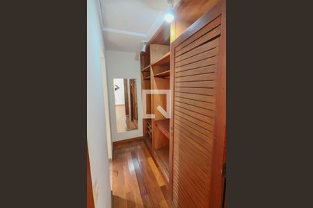 Casa de condomínio à venda com 420m², 4 quartos e 5 vagasSuite 02