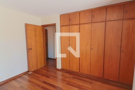 Casa de condomínio à venda com 420m², 4 quartos e 5 vagasQuarto 4