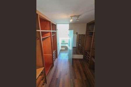 Casa de condomínio à venda com 420m², 4 quartos e 5 vagasSuite 01