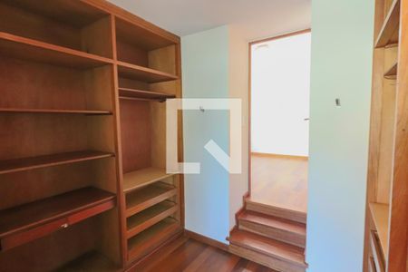 Casa de condomínio à venda com 420m², 4 quartos e 5 vagasSuite 01