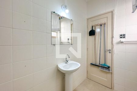 Banheiro/Área de serviço  de kitnet/studio para alugar com 1 quarto, 38m² em Centro, Guarujá