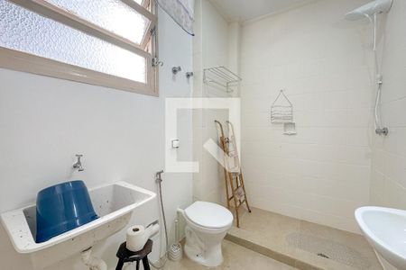 Banheiro/Área de serviço  de kitnet/studio para alugar com 1 quarto, 38m² em Centro, Guarujá