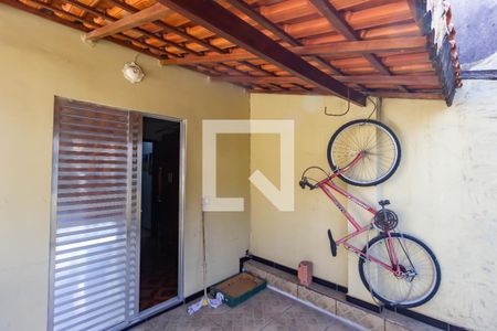 Casa à venda com 163m², 3 quartos e 2 vagas Casa à venda com 163m², 3 quartos e 2 vagasTerraço