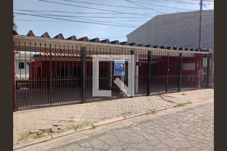 Casa à venda com 110m², 4 quartos e 4 vagas Casa à venda com 110m², 4 quartos e 4 vagasFachada