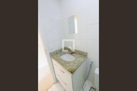 Apartamento à venda com 79m², 2 quartos e 1 vaga Apartamento à venda com 79m², 2 quartos e 1 vagaBanheiro Social/Quarto 1