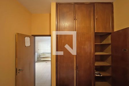 Casa de condomínio à venda com 950m², 4 quartos e 10 vagas Casa de condomínio à venda com 950m², 4 quartos e 10 vagasQuarto de serviço