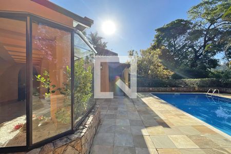 Casa de condomínio à venda com 950m², 4 quartos e 10 vagas Casa de condomínio à venda com 950m², 4 quartos e 10 vagasÁrea externa