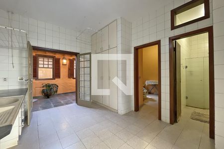Casa de condomínio à venda com 950m², 4 quartos e 10 vagas Casa de condomínio à venda com 950m², 4 quartos e 10 vagasÁrea de serviço