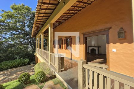 Casa de condomínio à venda com 950m², 4 quartos e 10 vagas Casa de condomínio à venda com 950m², 4 quartos e 10 vagasVaranda