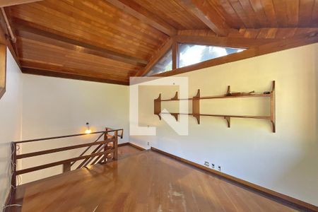 Casa de condomínio à venda com 950m², 4 quartos e 10 vagas Casa de condomínio à venda com 950m², 4 quartos e 10 vagasMezanino