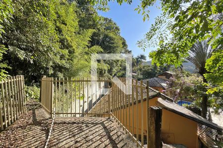 Casa de condomínio à venda com 950m², 4 quartos e 10 vagas Casa de condomínio à venda com 950m², 4 quartos e 10 vagasÁrea externa